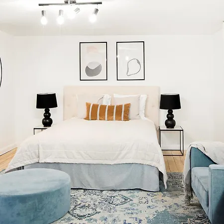 Sanders Downtown Apartment