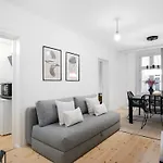 Sanders Downtown Apartment